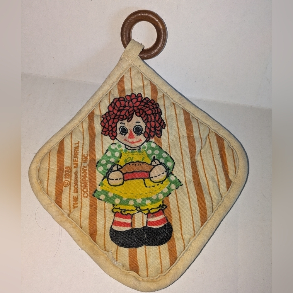 Raggedy Ann vintage 70s oven mit/pot holder.